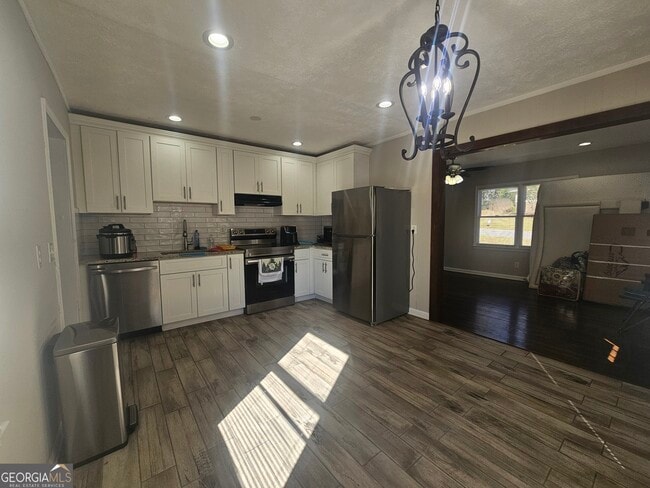 Building Photo - 68 Fourth St Ext