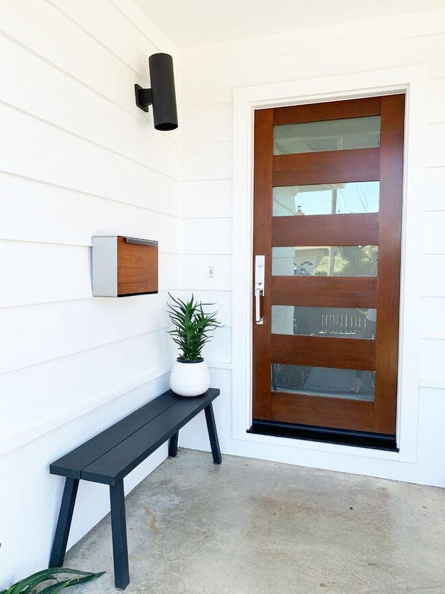 Building Photo - UPDATED THREE BEDROOM TWO BATH ONE-LEVEL EAST CORTE MADERA HOME WITH STUNNING OUTDOOR SPACE