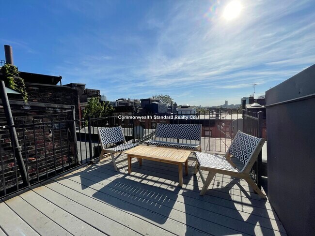 Building Photo - 8 Grove St