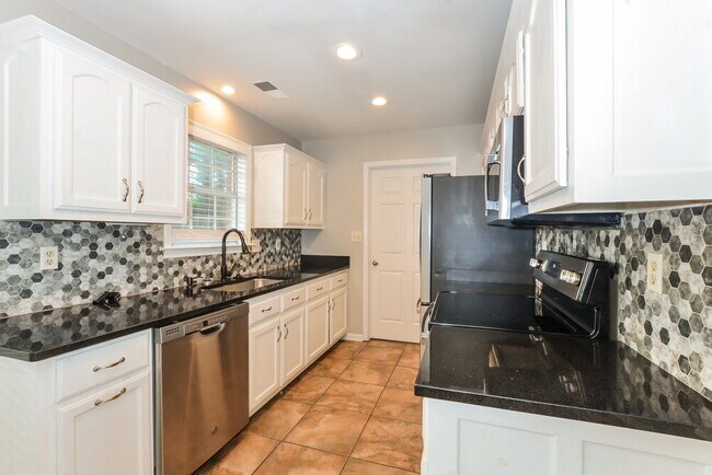 Building Photo - 9453 Bryant Trent Blvd