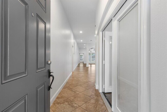 Building Photo - 1315 Cameron Park Ln