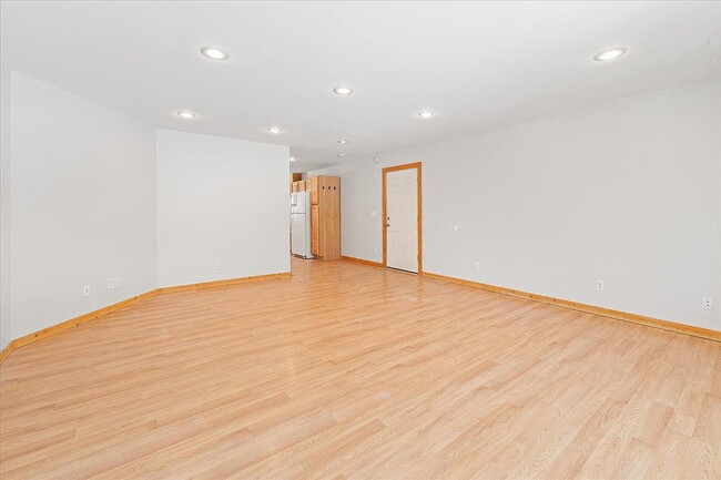Building Photo - Single Family Home For Rent