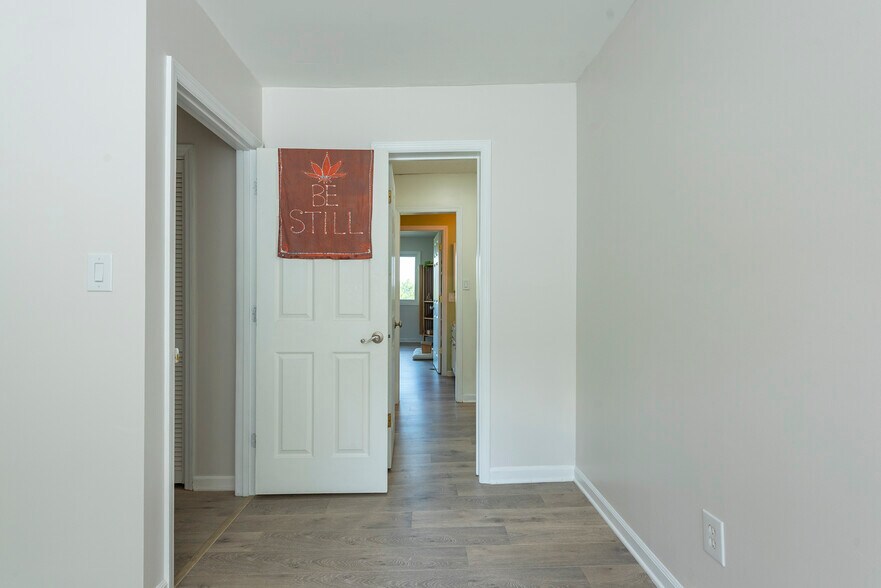 Welcoming entry corridor leading into the home's main floor private second bedroom or office. - 405 Windswept Dr