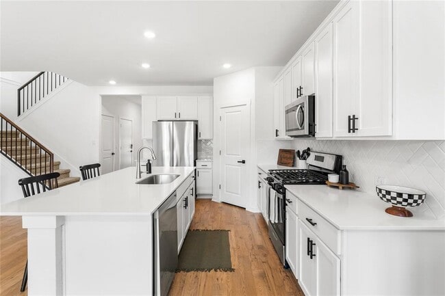 Building Photo - 1828 Walnut Grv Bnd