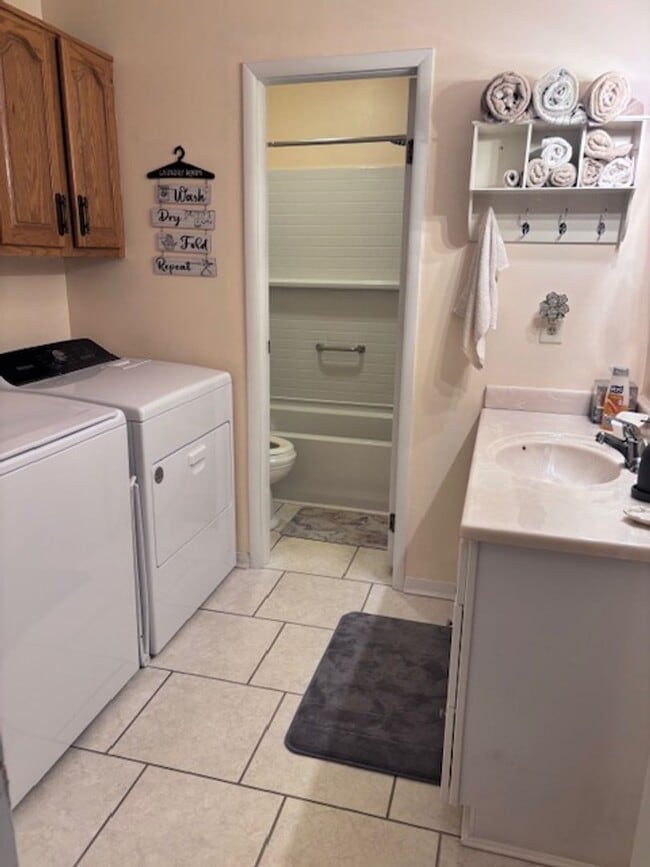 Building Photo - LAKEFRONT AND ONE LEVEL *Utilities Include...