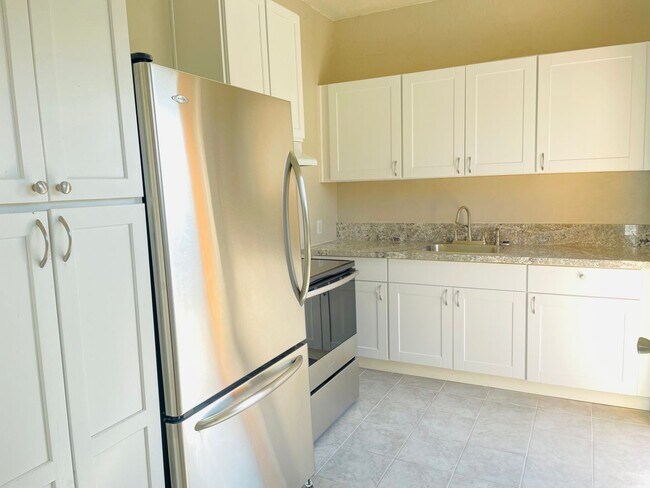 Building Photo - Fully Remodeled Charming Historic 2 Bed 1 ...