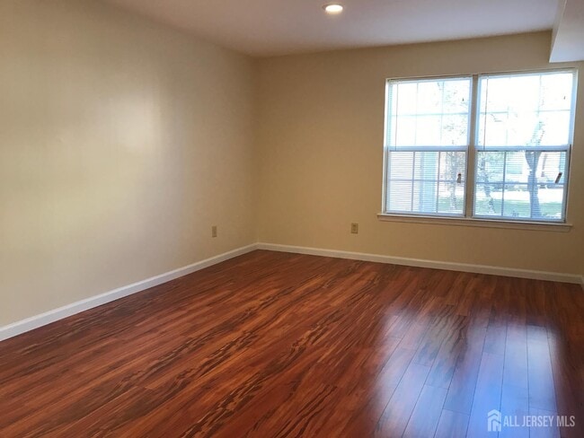 Building Photo - 601 Hampshire Dr