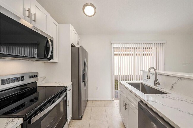 Building Photo - 1020 Brenton Leaf Dr