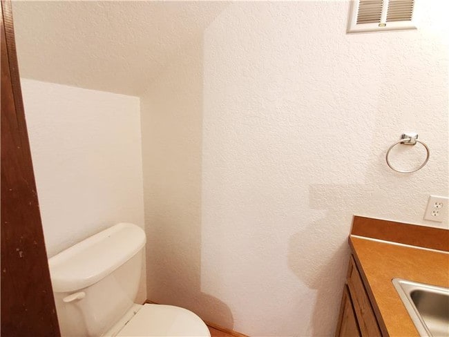 Building Photo - 146 N 144th St