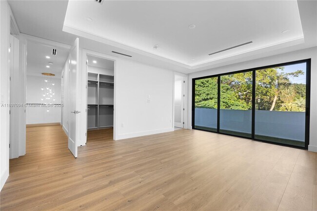 Building Photo - 807 SW 12th Ave