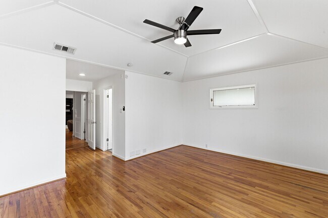 Building Photo - 531 Azaleadell Dr