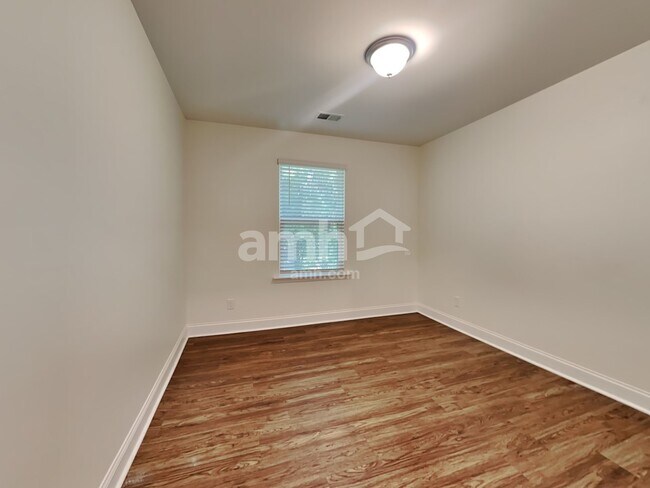 Building Photo - 234 Swan Dr