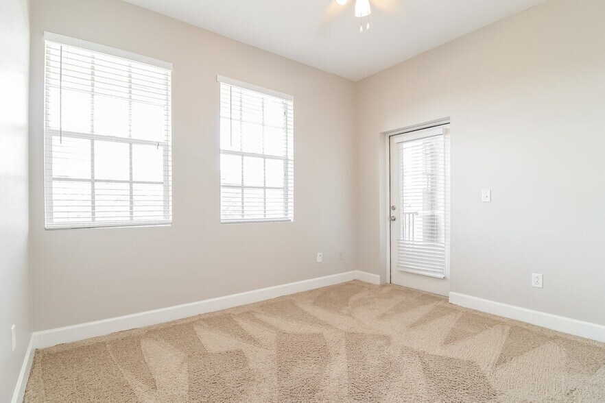 Building Photo - 6516 Quiet Pool Ct