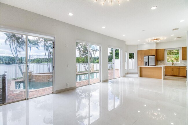 Building Photo - 5363 SW 38th Ave