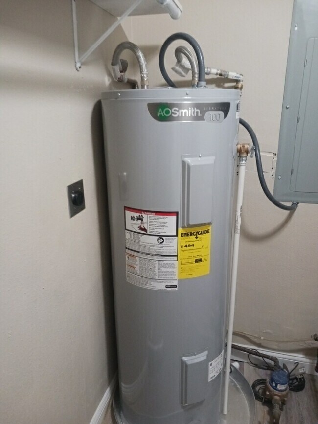 Building Photo - 430 Sara St