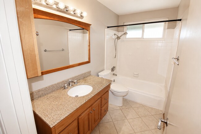 Building Photo - Spacious Corner Lot Home in Desirable Ventura Neighborhood!