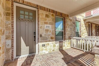 Building Photo - 2533 Barnwood Ln