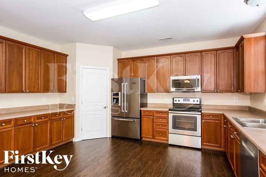 Building Photo - 4805 Walnut Grove St