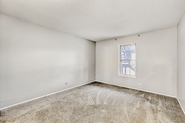 Building Photo - 2301 E Fremont Ave