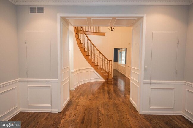 Building Photo - 5482 Royal Mile Blvd