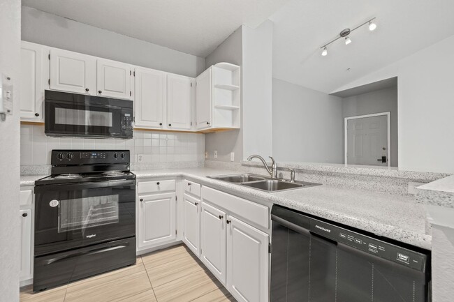 Building Photo - 5513 Legacy Crescent Pl