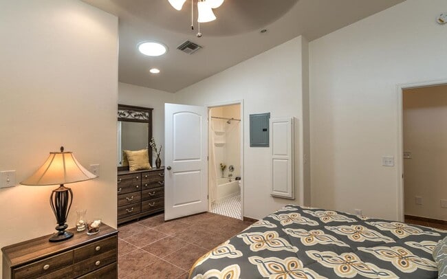 Building Photo - U of A  5 BEDROOM