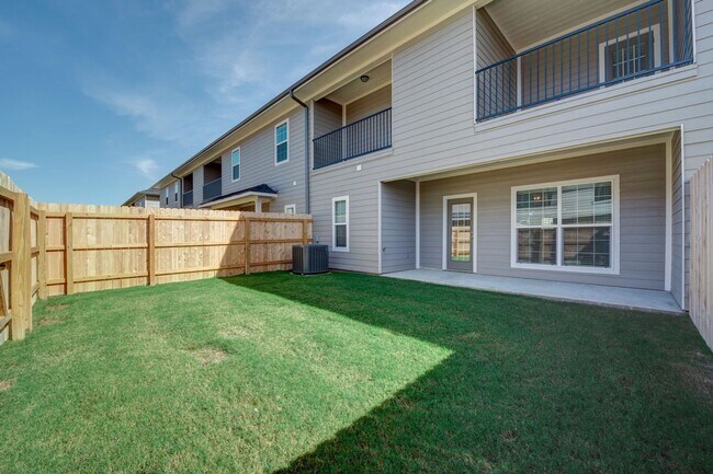Building Photo - Available August 2026!! Luxury Townhome wi...