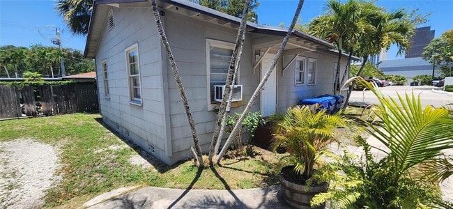 Building Photo - 609 SW 4th Ave