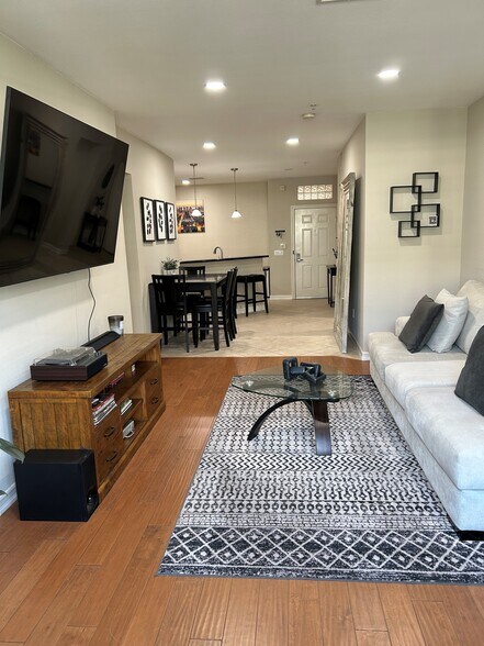 Building Photo - 1465 C St