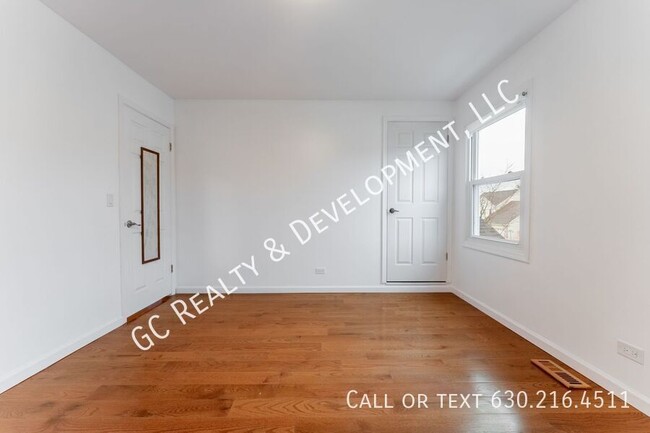 Building Photo - *** TWO WEEKS FREE RENT! 2600 SQ FT / 2 WE...