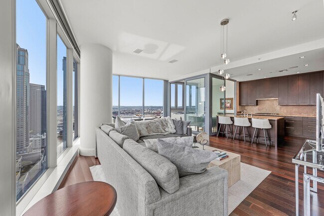 Building Photo - Luxury 2 Bed 1.75 Bath Furnished Downtown Seattle Condo with Stunning Views