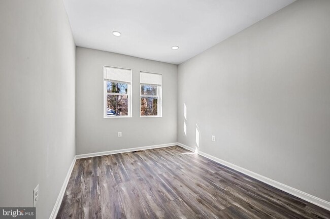 Building Photo - 4206 Ivanhoe Ave