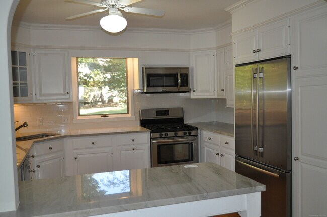 Building Photo - 59 Byron Dr