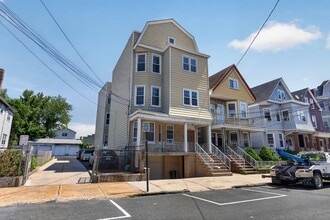 Building Photo - 25 W 15th St