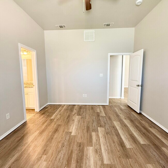 Building Photo - 1020 Preston Trails
