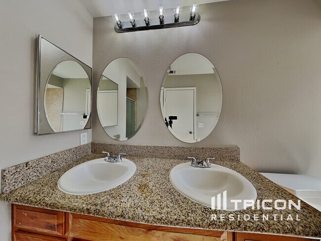 Building Photo - 5723 Deer Valley Dr
