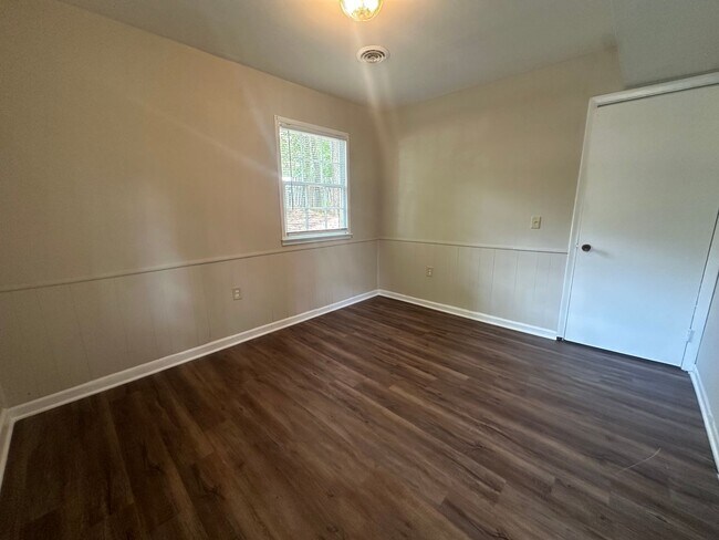 Building Photo - 705 Buena Vista Dr