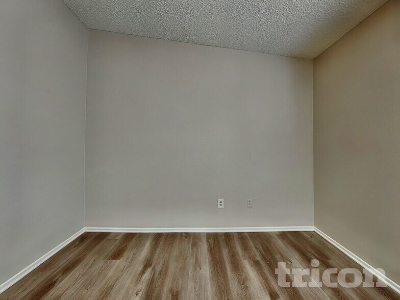 Building Photo - 1517 Camran Ave