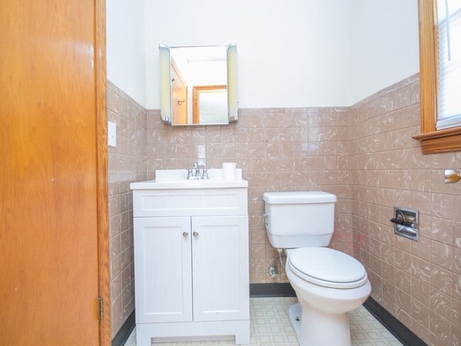 Building Photo - Great Location in Athens City