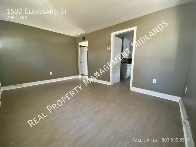 Building Photo - Duplex near Columbia College! Apply Now!