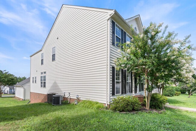 Building Photo - Spacious Home in Port Potomac