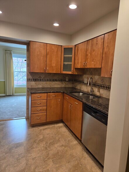 Building Photo - 2313 Manor Lake Ct
