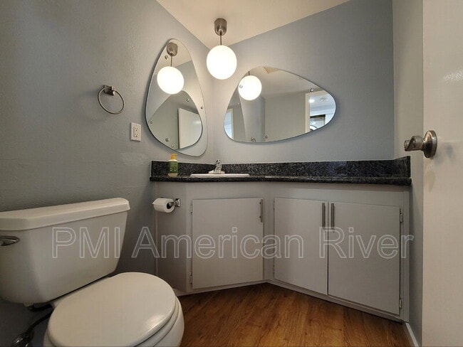 Building Photo - 3127 Vía Grande