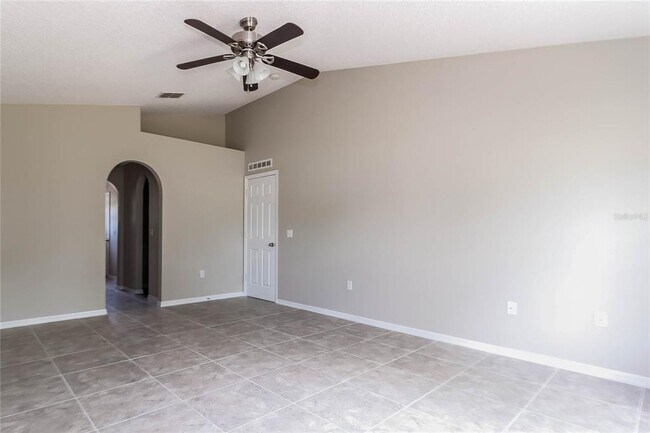 Building Photo - 927 Cambridge Ct