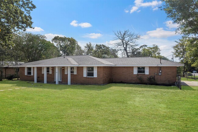 Primary Photo - 209 Moss Hill Ln