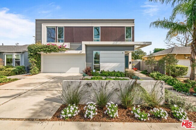 Building Photo - 2736 Armacost Ave