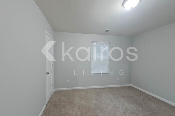 Building Photo - 945 Clayton Ct