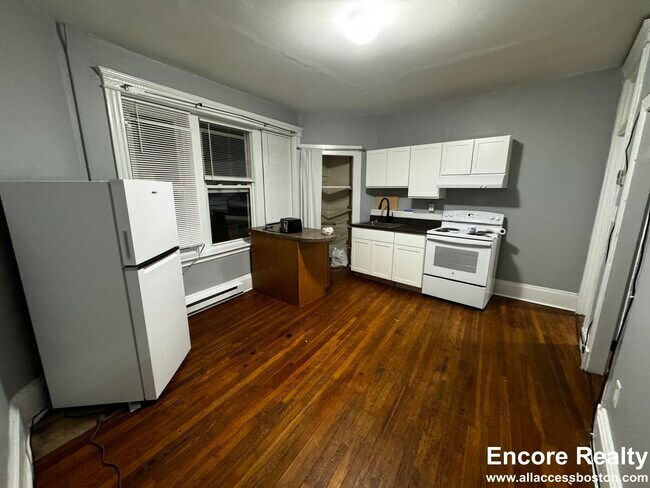 Building Photo - 881 Huntington Ave