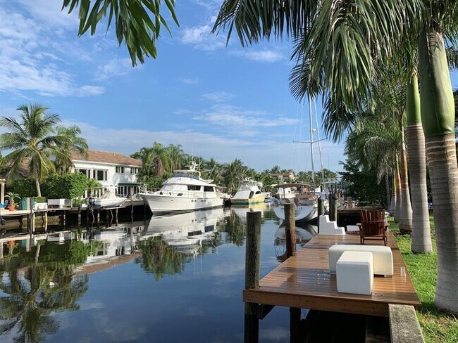 Building Photo - 633 Solar Isle Dr