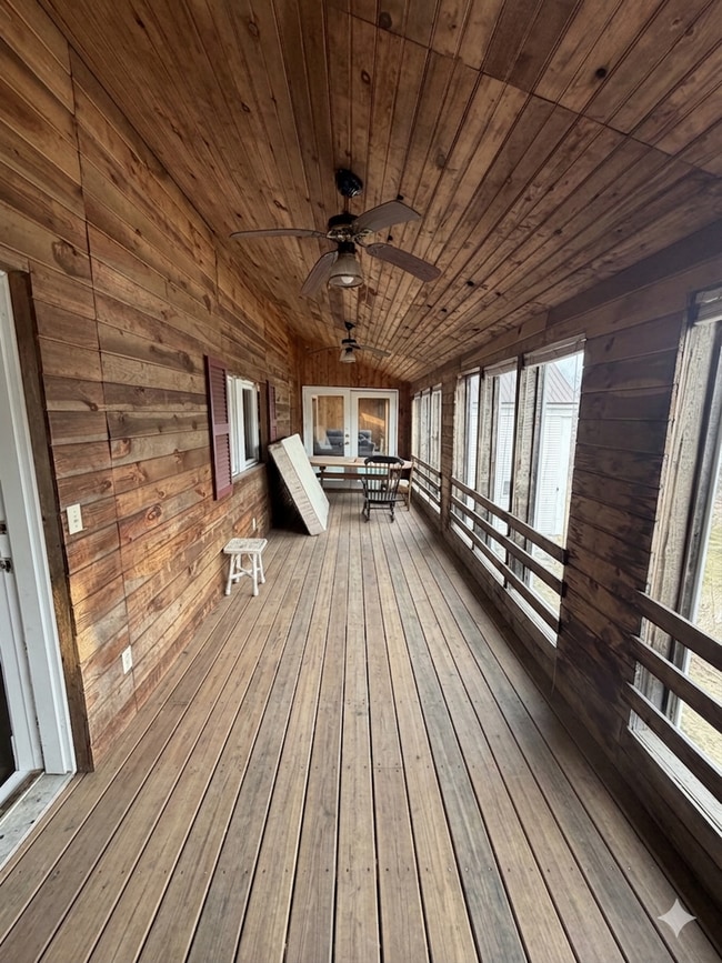 Building Photo - 967 Meadow Rd